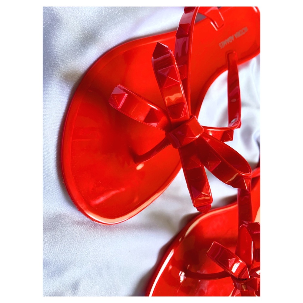 Red bow sandals